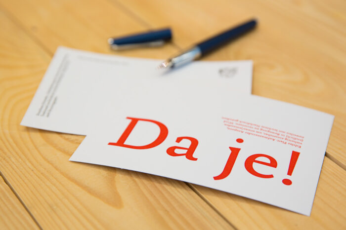 Da je! | Fein eefler Koart op eefler Platt.