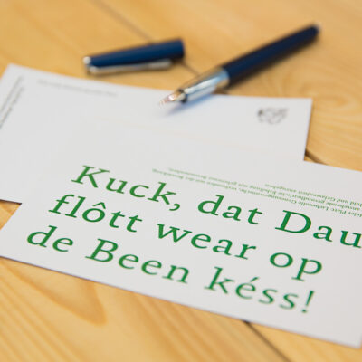 Kuck, dat Dau ... | Fein eefler Koart op eefler Platt.