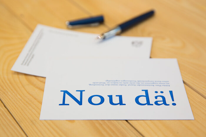 Nou dä! | Fein eefler Koart op eefler Platt.